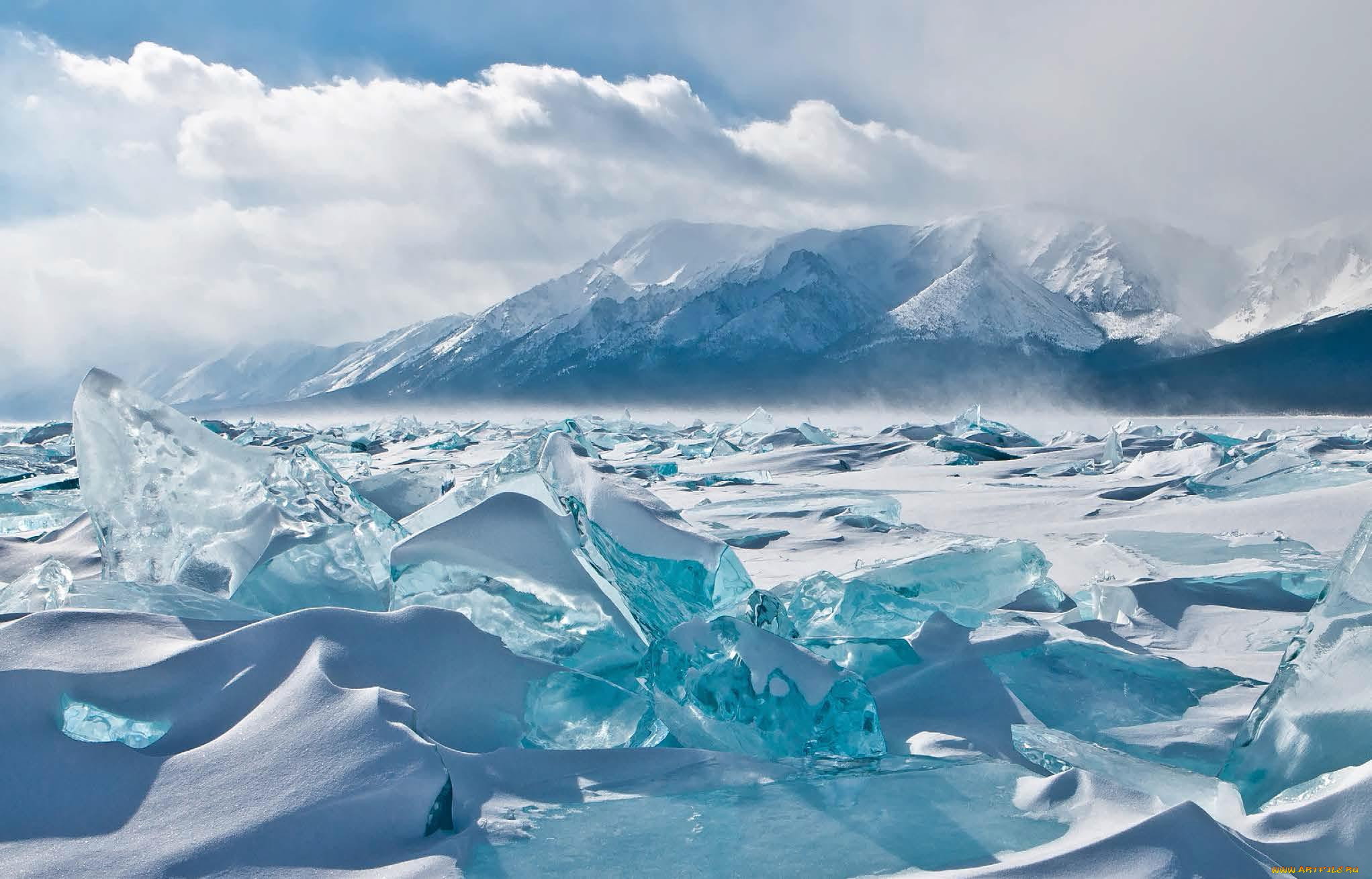 Ледяные горы Байкала